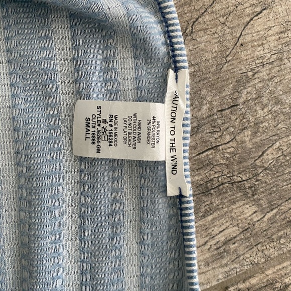 Tie-knot Patterned Tee - Picture 2 of 6